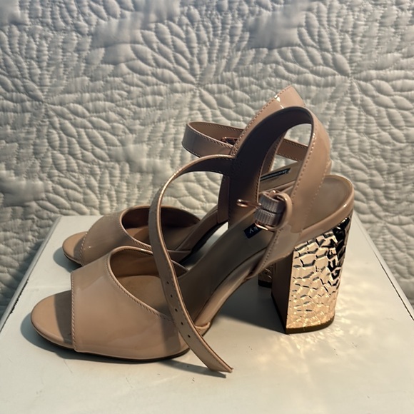 PARKER & SKY NUDE PATENT BLOCK HEEL SANDALS - Picture 2 of 7
